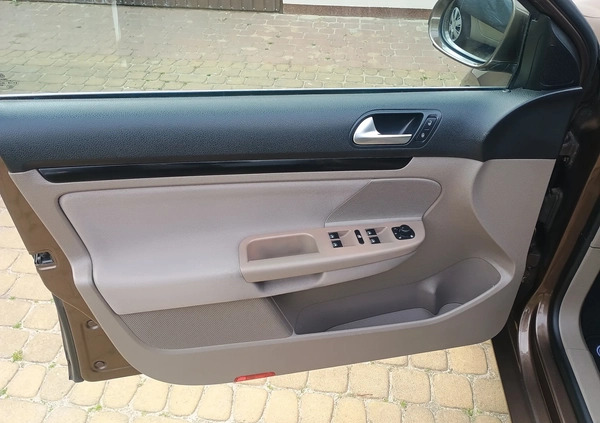 Volkswagen Golf cena 26700 przebieg: 234619, rok produkcji 2011 z Ozimek małe 137